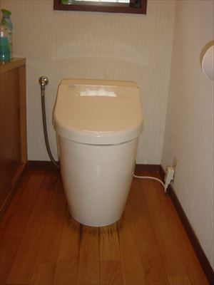 タンクレスですっきりトイレ